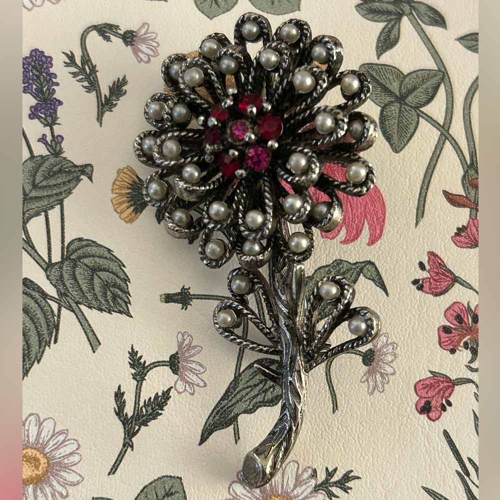 Vintage Brooch, silver Flower on stem w Seed Pearls &  Fuschia faceted crystals*